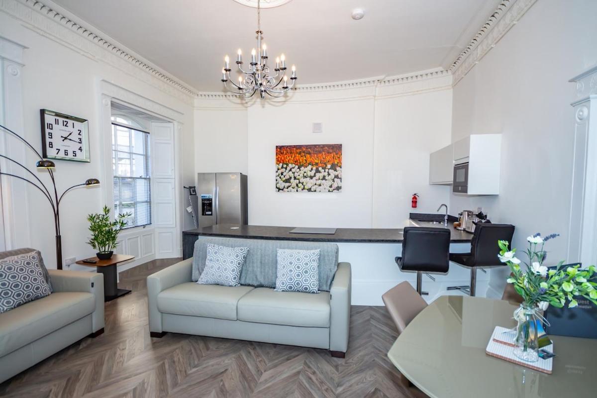 Apartamento Luxury 1 Bedroom Ground Floor *